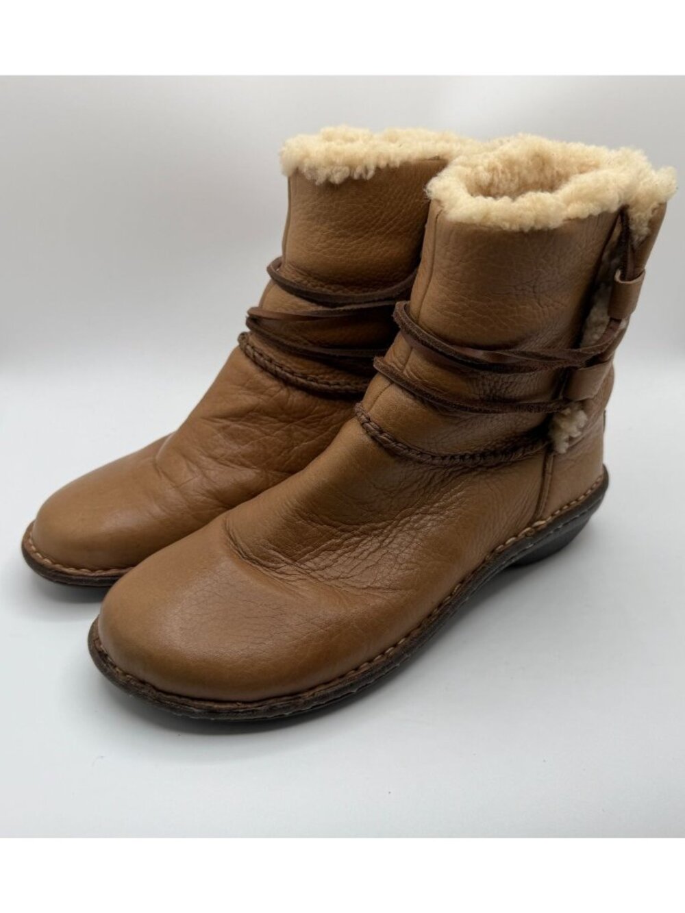 UGG Caspia Boots Women Size 7 Brown Leather Shearling Lined Ankle Collar